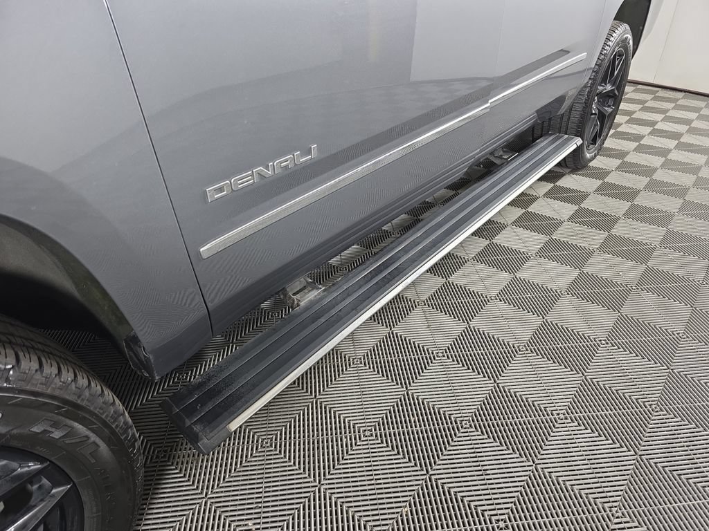 Used 2018 GMC Yukon XL Denali w/ Denali Ultimate Package AWD/4WD image 12