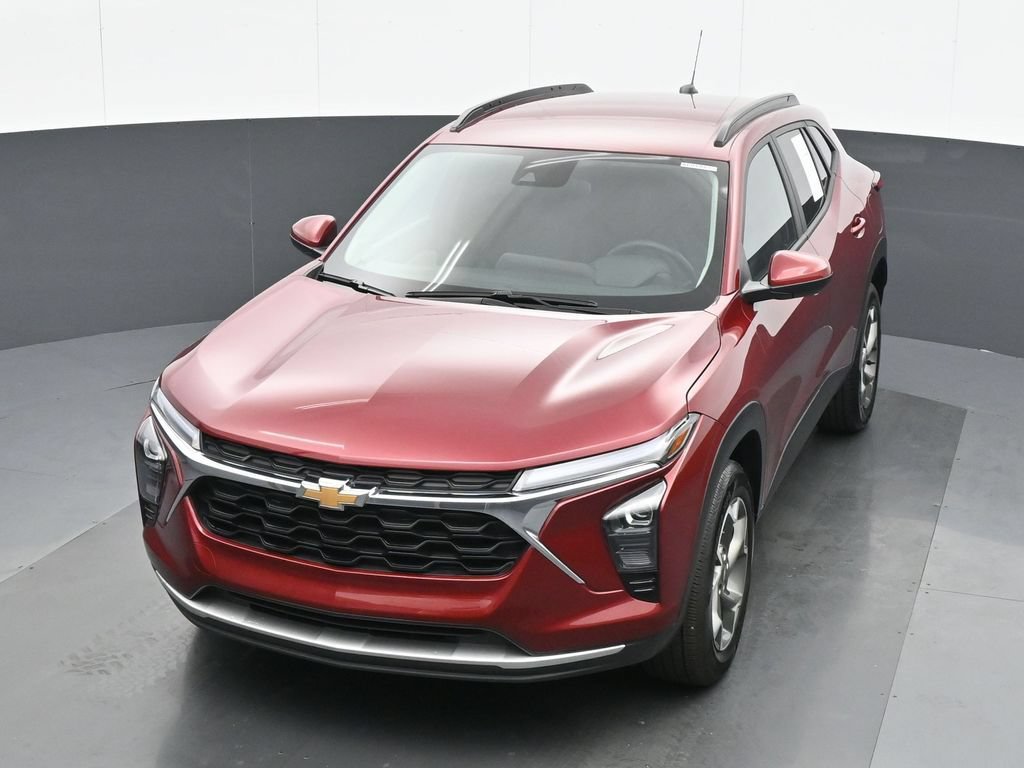 Used 2025 Chevrolet Trax LT w/ LT Convenience Package FWD image 17