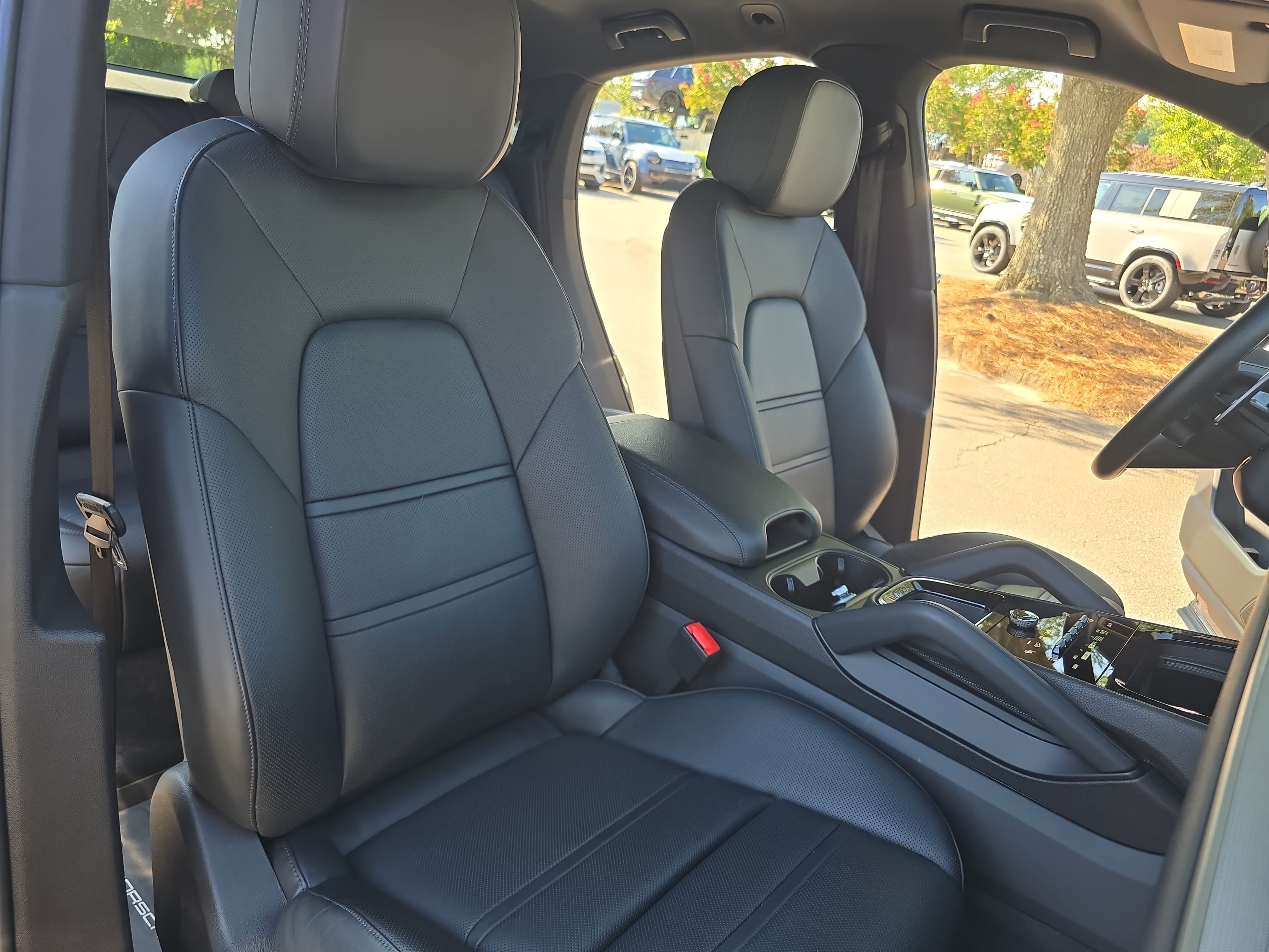 Used 2024 Porsche Cayenne Coupe AWD/4WD image 10
