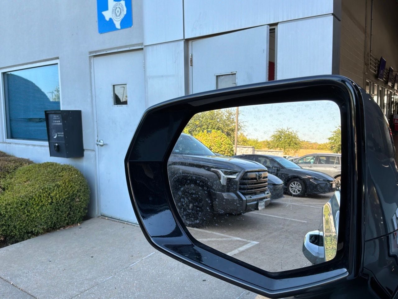 Used 2025 Chevrolet Tahoe Z71 AWD/4WD image 23