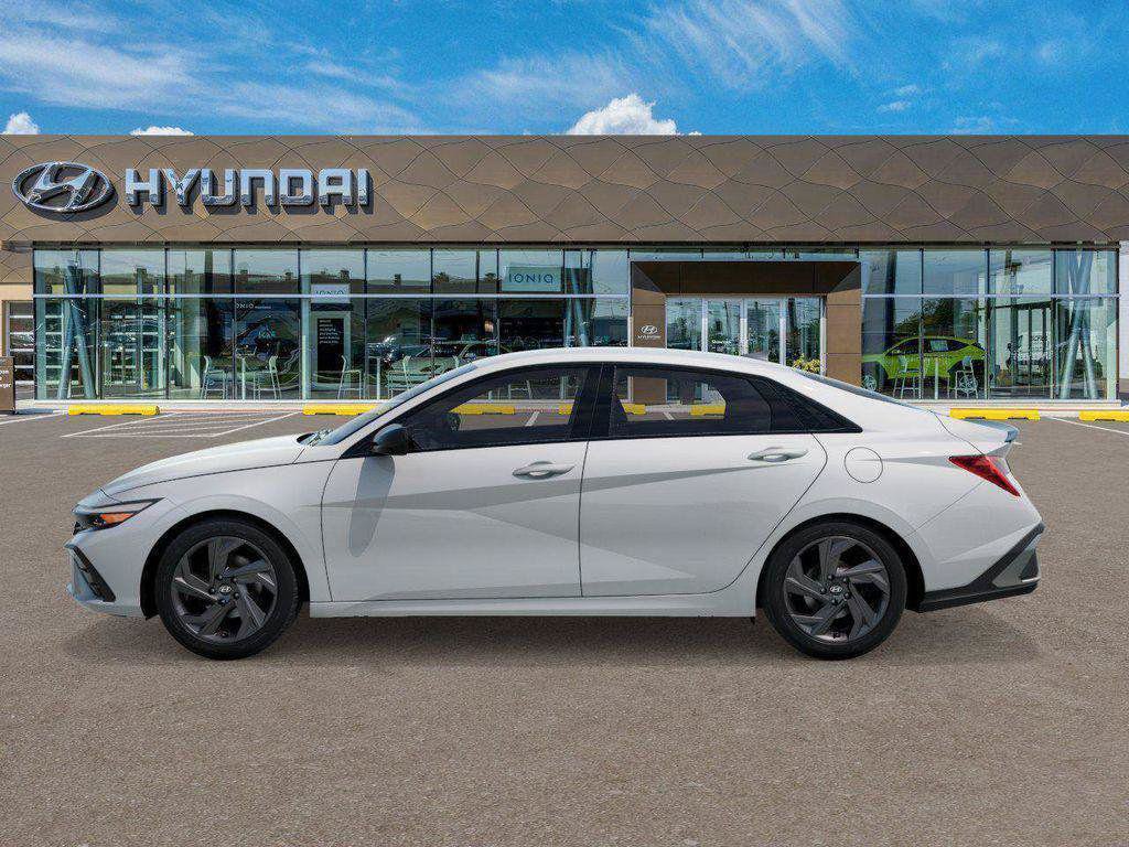 New 2026 Hyundai Elantra SEL Sport FWD image 3