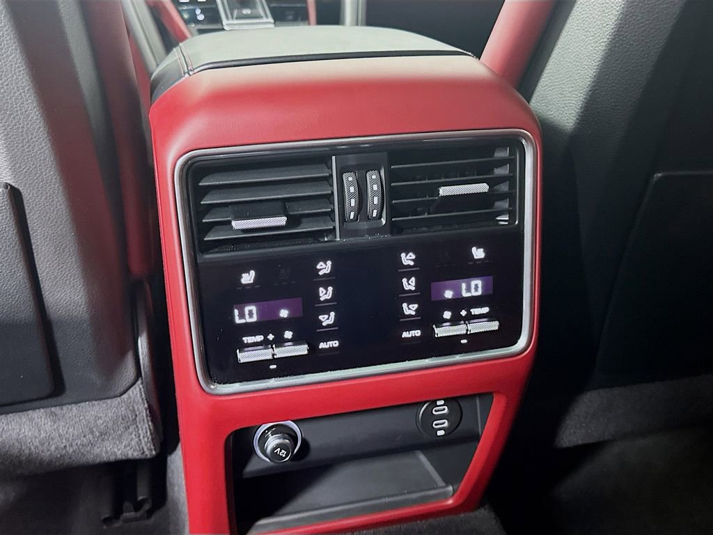 Certified 2023 Porsche Cayenne Platinum Edition image 26