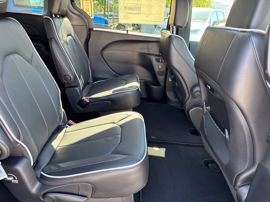 New 2027 Chrysler Pacifica Limited w/ Family Tech Group FWD image 21