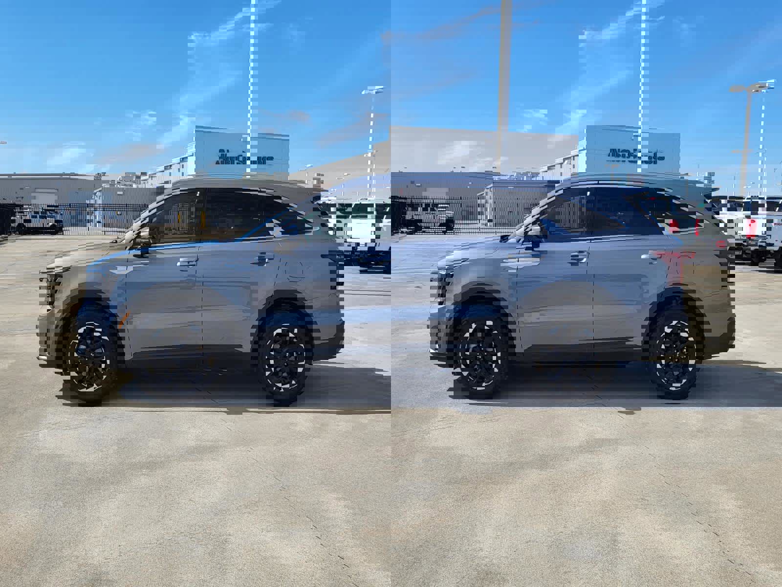 Used 2024 Kia Sorento S w/ Panoramic Sunroof Package image 2