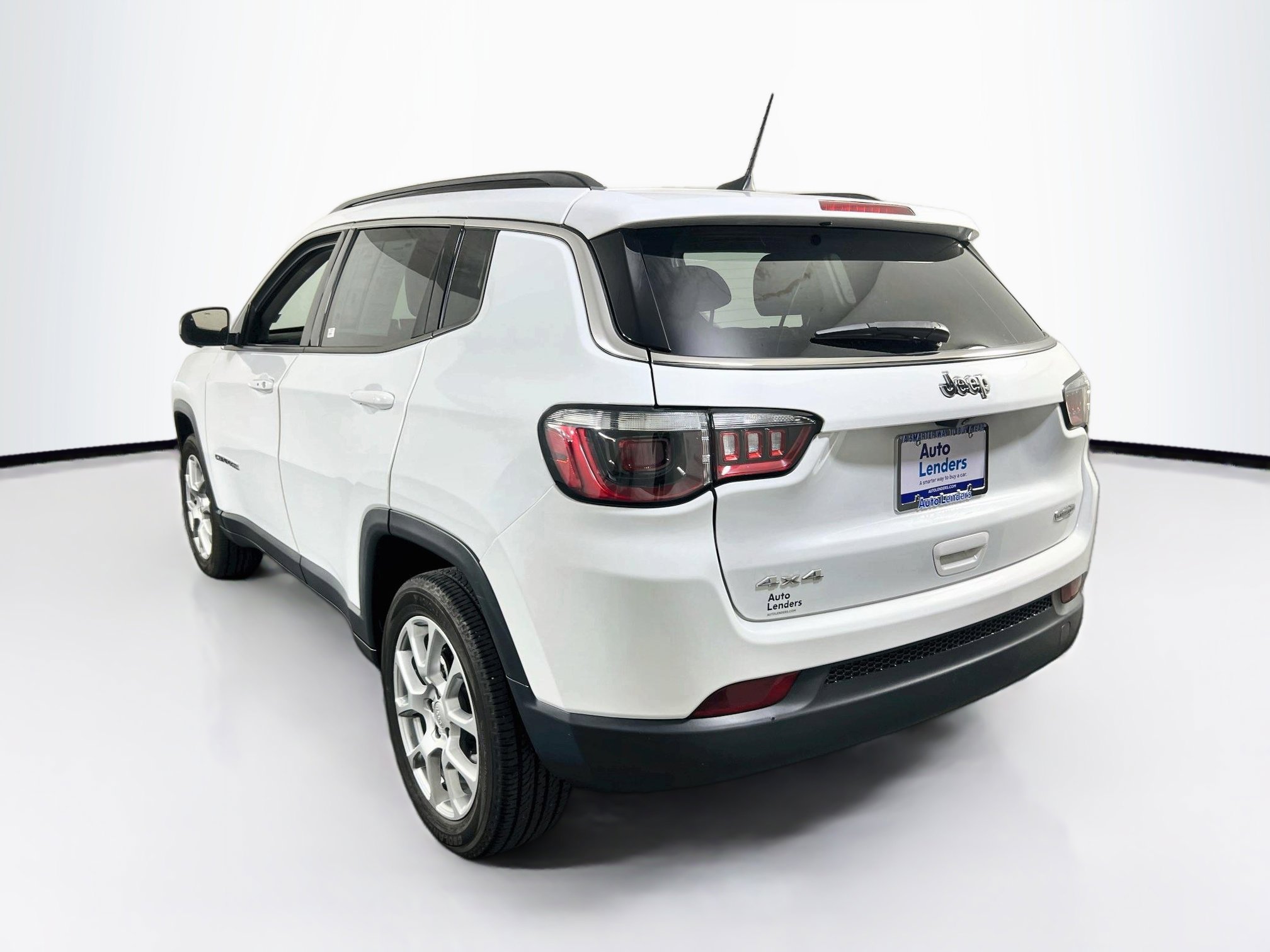 Used 2022 Jeep Compass Latitude w/ Sun and Sound Group AWD/4WD image 7