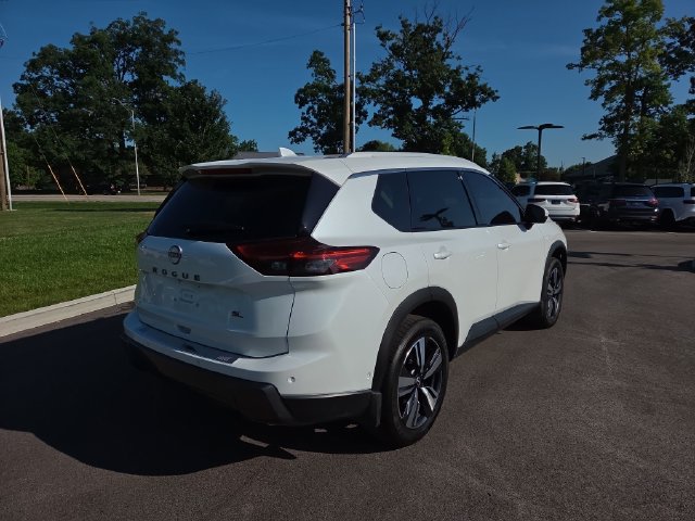 Used 2025 Nissan Rogue SL FWD image 3