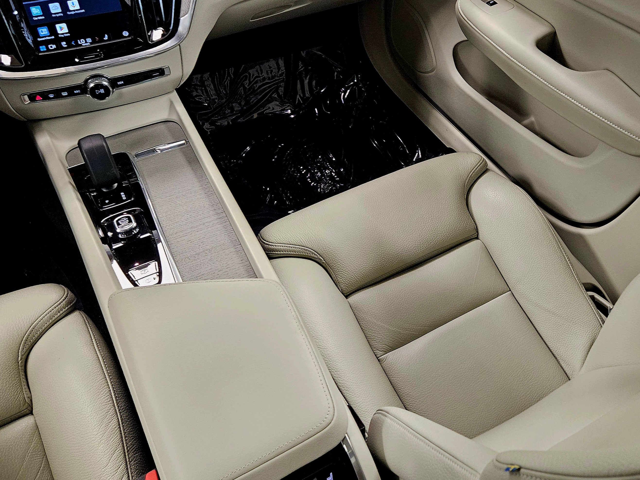 Used 2023 Volvo S60 B5 Ultimate w/ Climate Package image 16