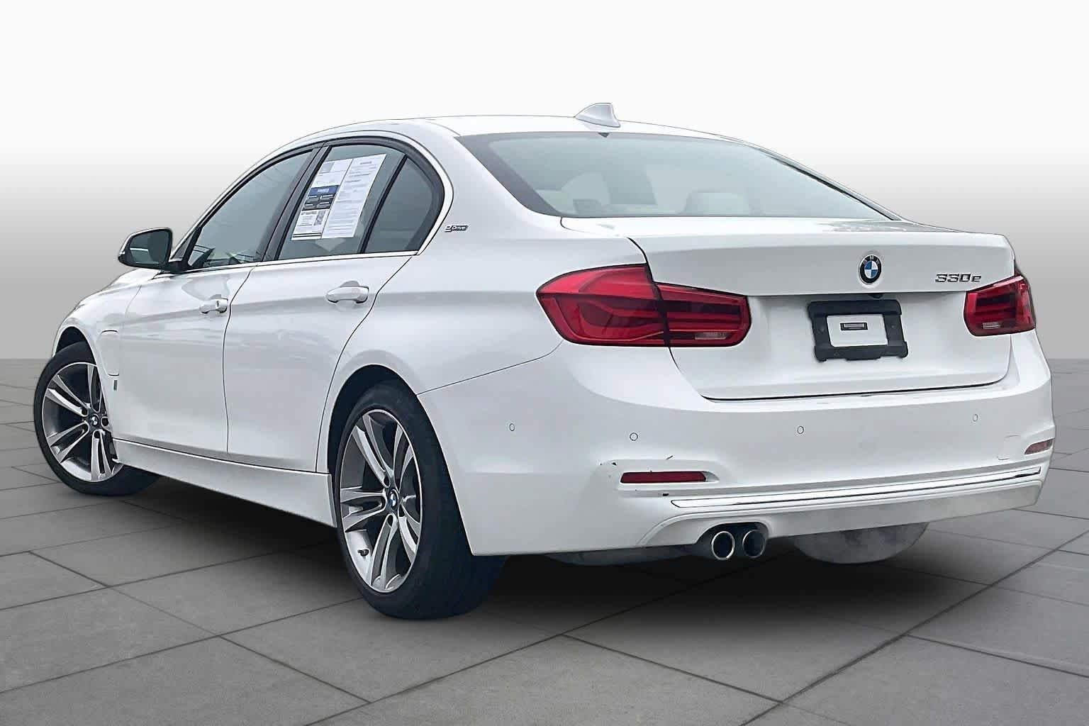 Used 2018 BMW 330e w/ Premium Package RWD image 11