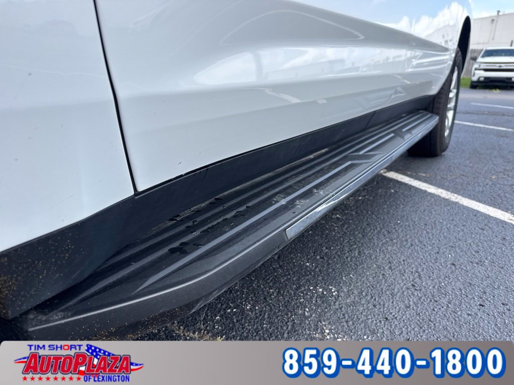 Used 2023 Chevrolet Suburban LT RWD image 17