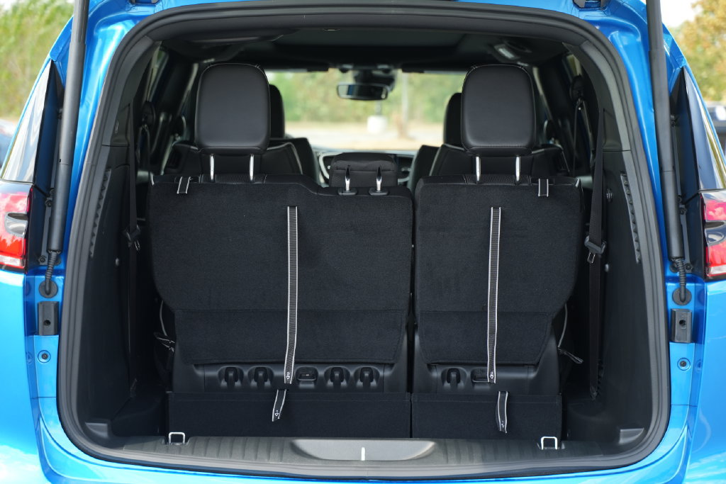 New 2027 Chrysler Pacifica Limited FWD image 16