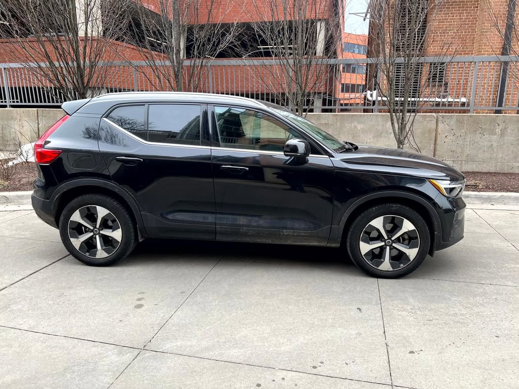 Used 2023 Volvo XC40 B5 Plus w/ Climate Package image 7