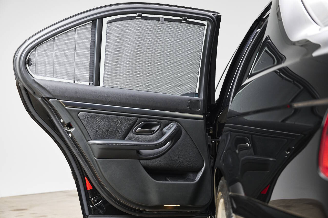 Used 2003 BMW M5 RWD image 95