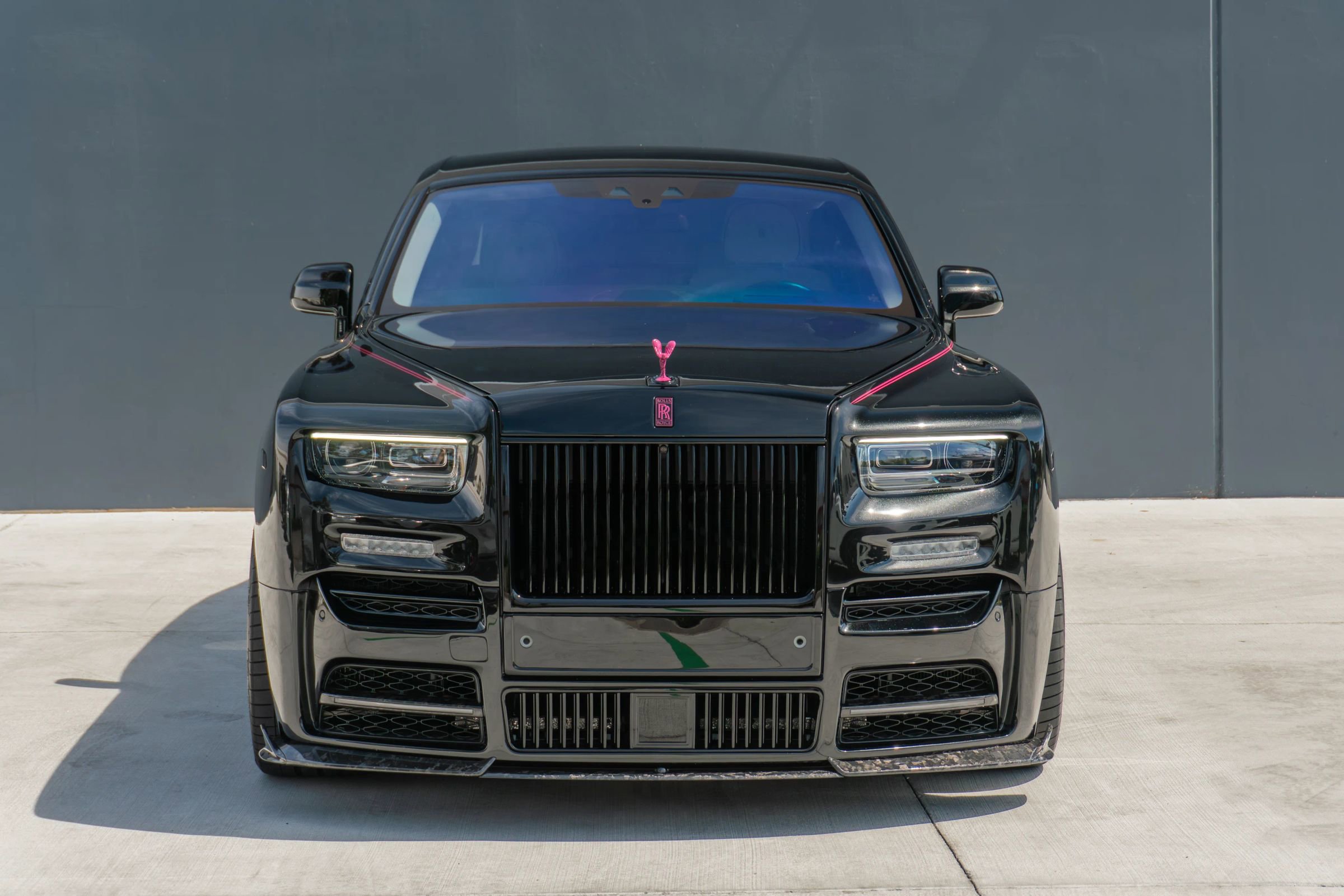 Used 2023 Rolls-Royce Phantom Sedan RWD image 4