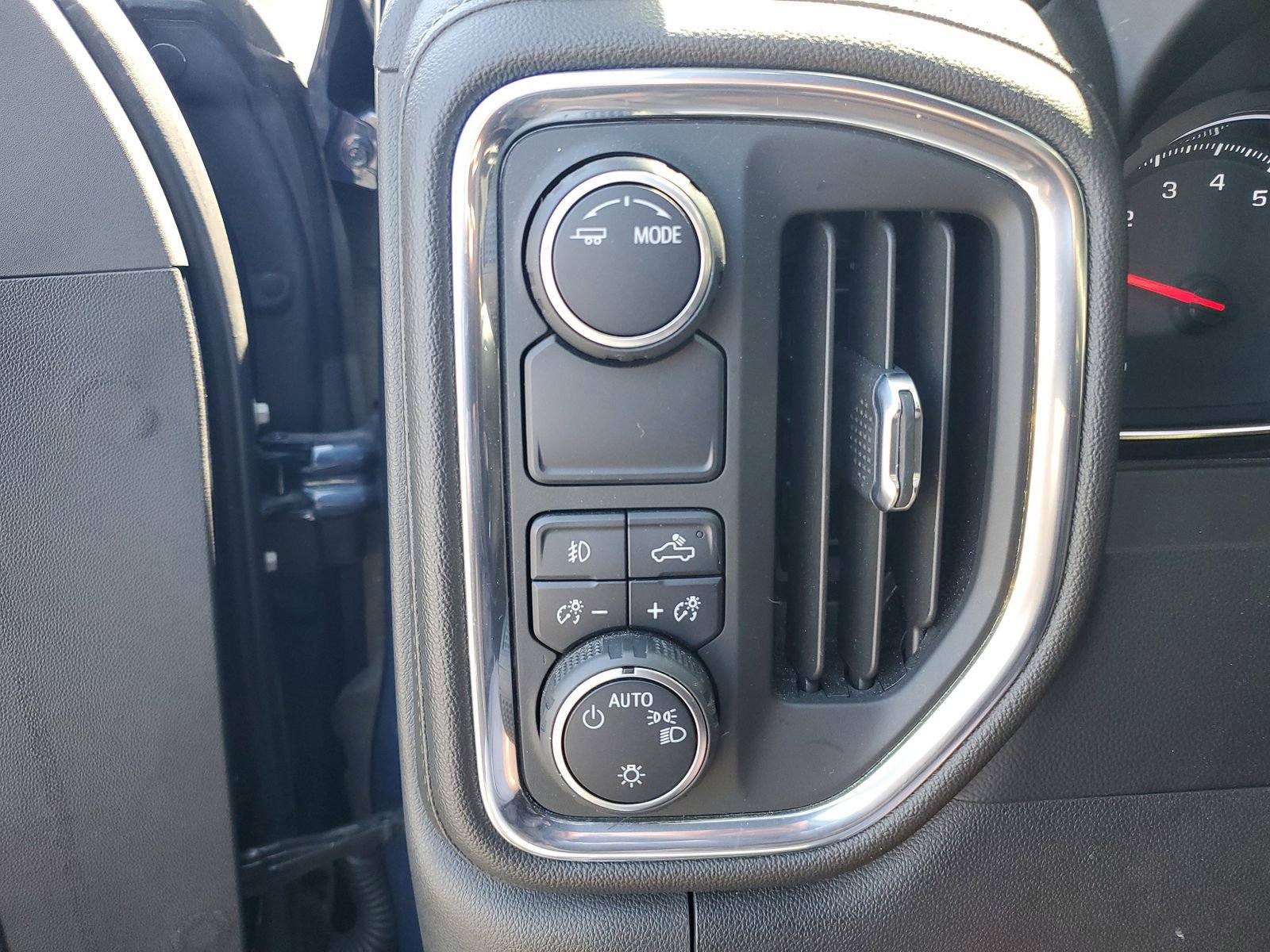 Used 2021 Chevrolet Silverado 1500 RST w/ LPO, Blackout Package image 20