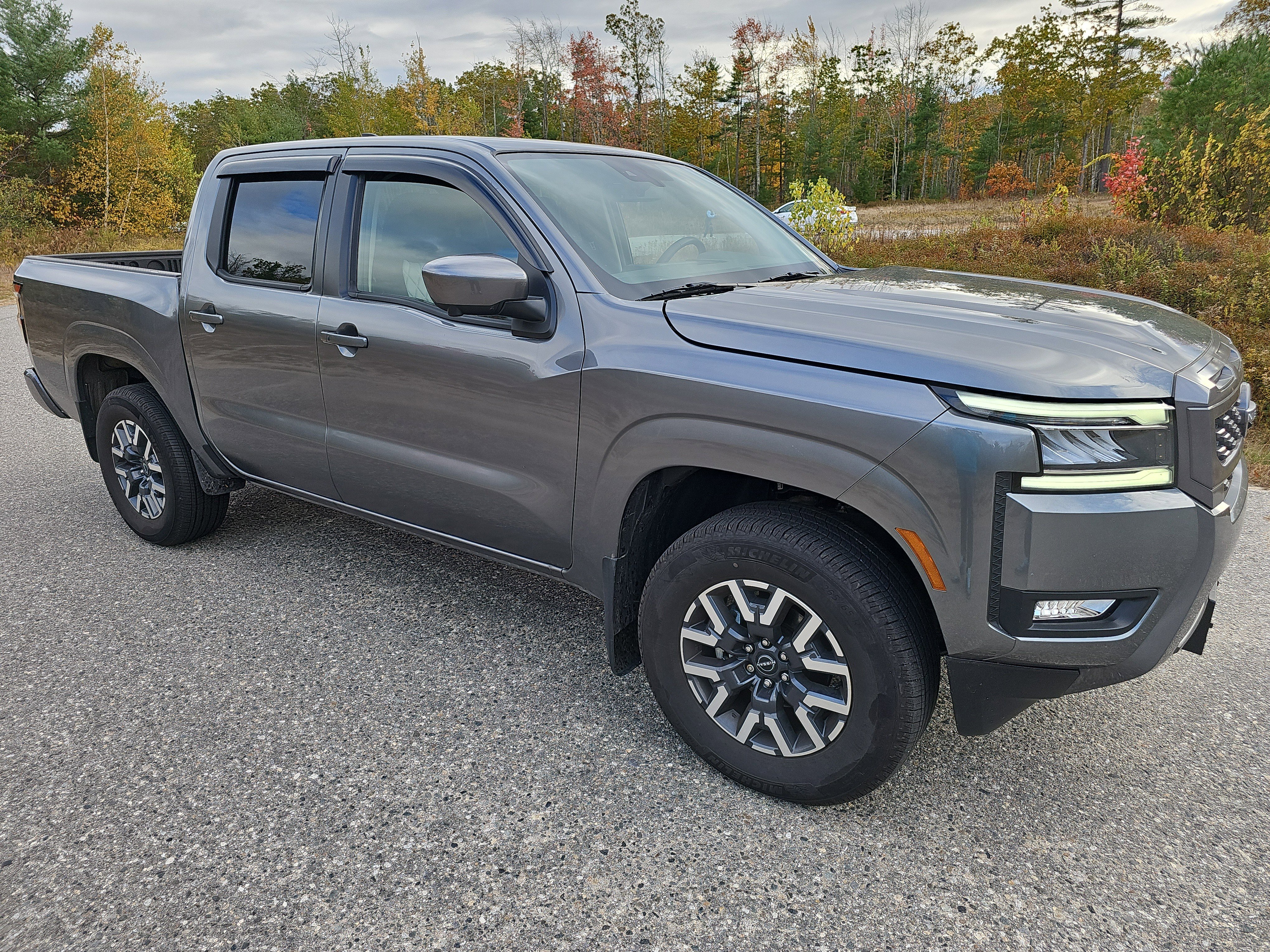 Certified 2025 Nissan Frontier SL image 3