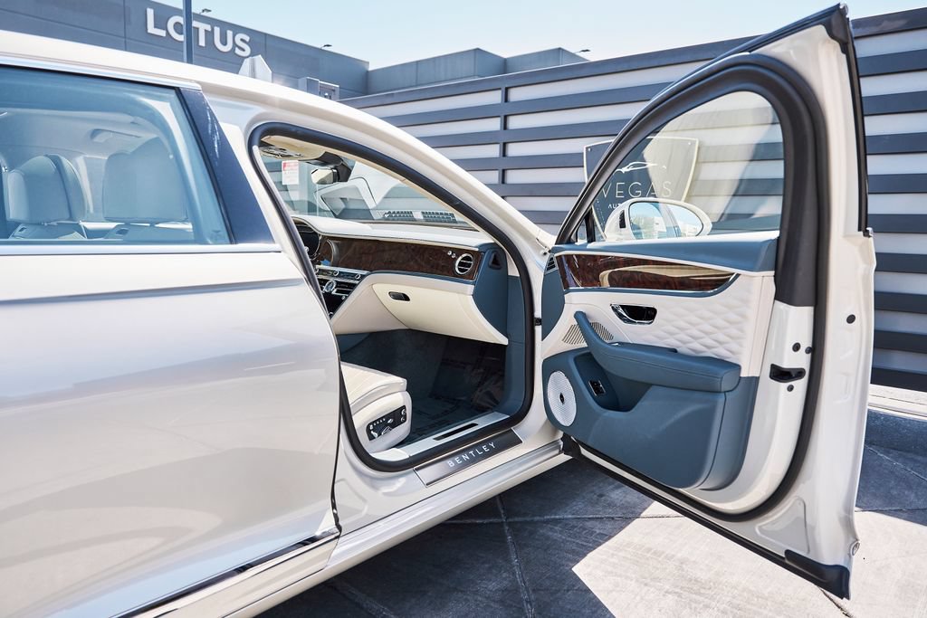 Used 2022 Bentley Flying Spur W12 AWD/4WD image 22