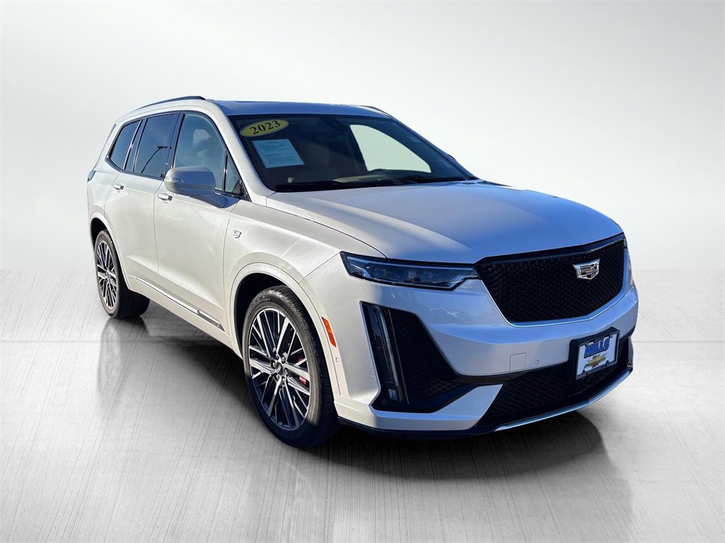 Used 2023 Cadillac XT6 Sport w/ Platinum Package image 3
