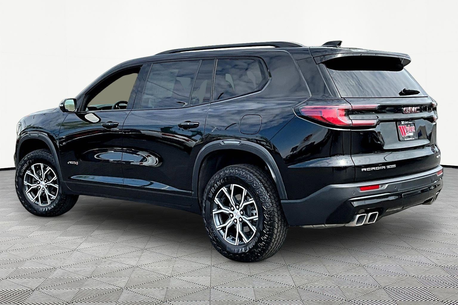 Used 2025 GMC Acadia AT4 w/ Luxury Package image 4