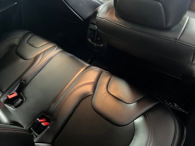 Used 2020 Jeep Cherokee Trailhawk image 30