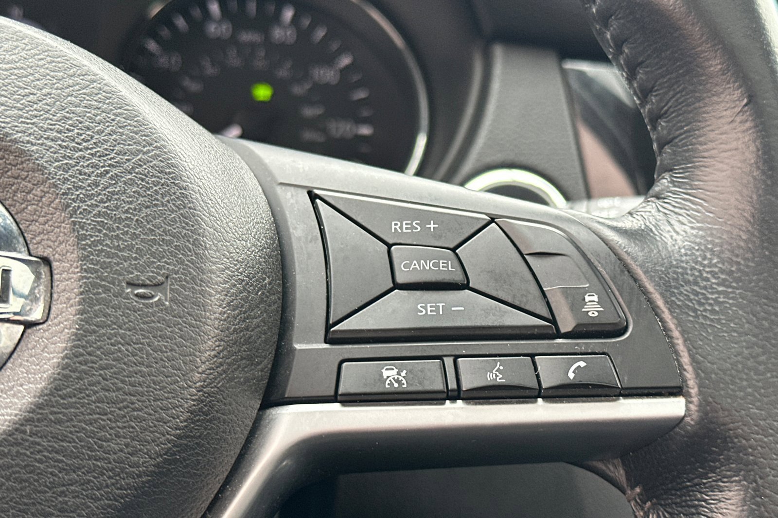 Used 2018 Nissan Rogue SL w/ Premium Package image 29