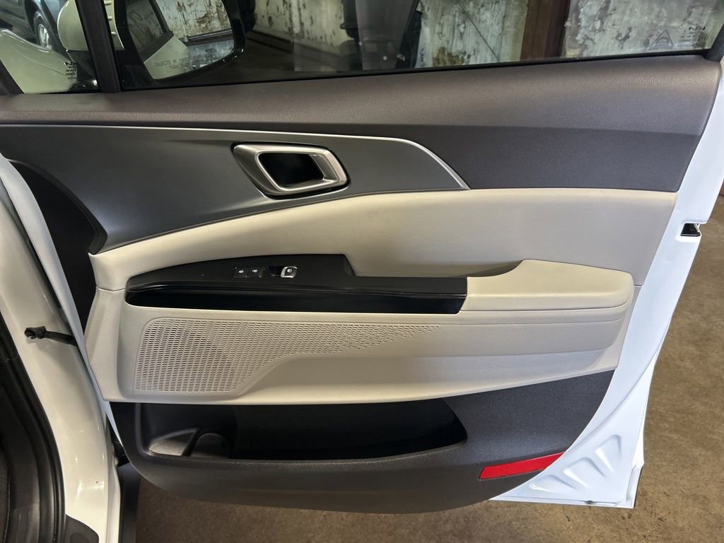 Certified 2024 Kia Carnival LX image 21