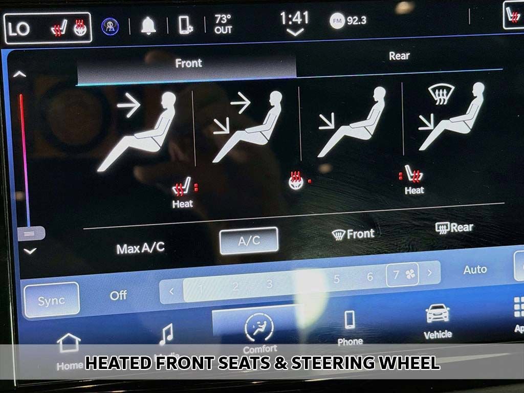 Used 2024 Chrysler Pacifica Touring-L FWD image 7