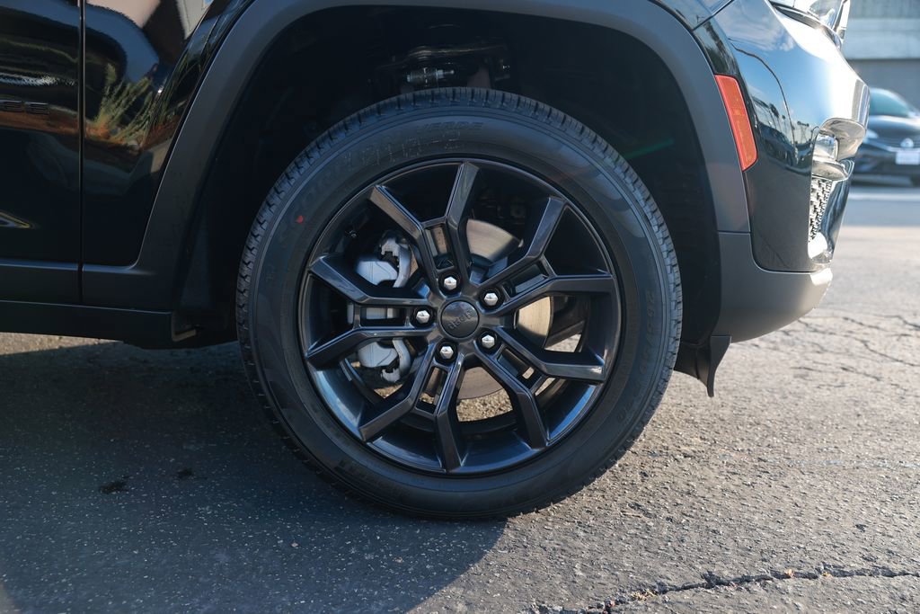 New 2025 Jeep Grand Cherokee Limited image 8