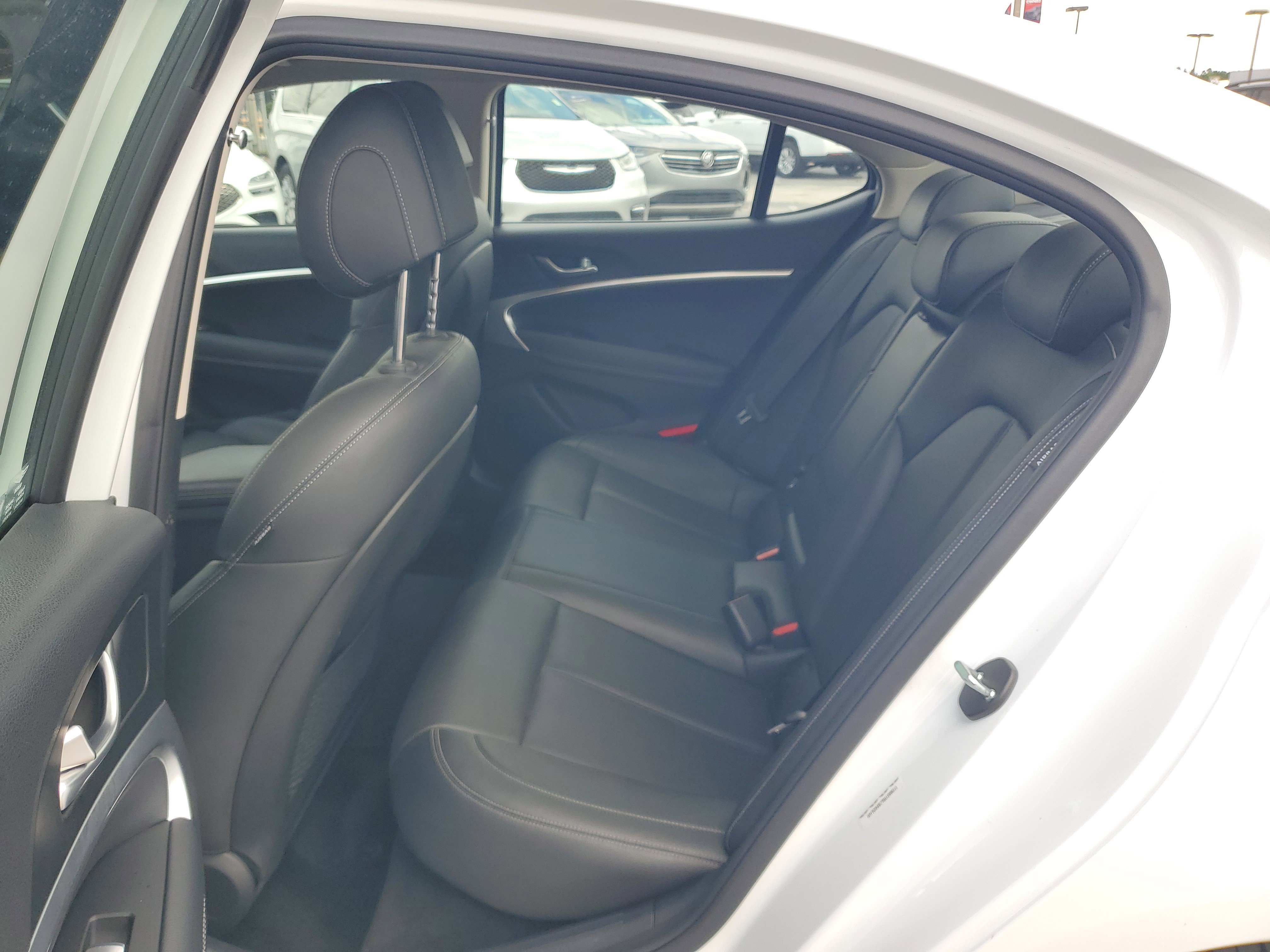 Used 2025 Genesis G70 2.5T image 14