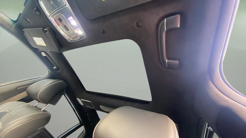 Used 2025 Genesis G90 3.5T image 12