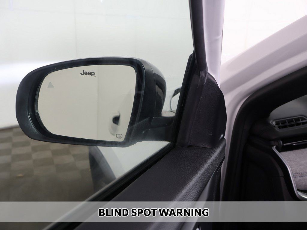 Used 2023 Jeep Compass Latitude image 3
