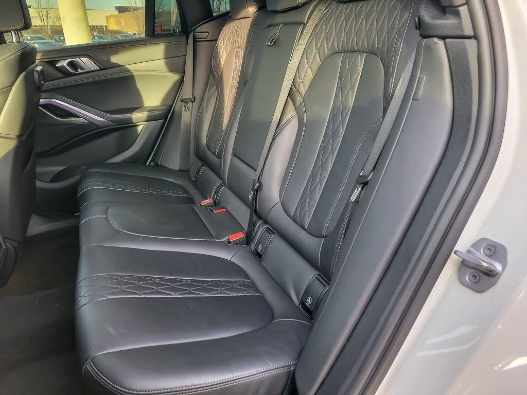Used 2023 BMW X6 xDrive40i w/ M Sport Package image 11