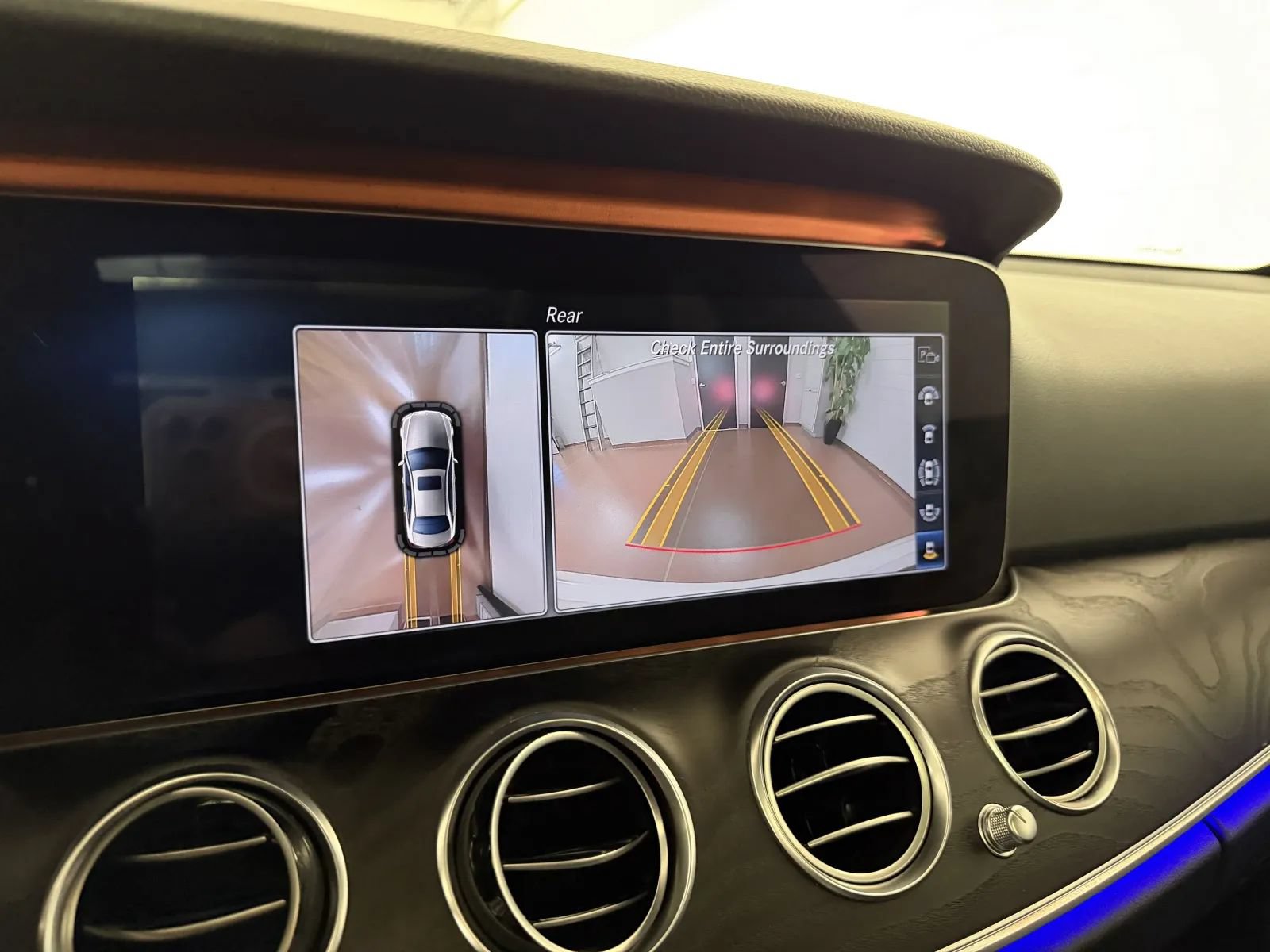 Used 2018 Mercedes-Benz E 300 4MATIC image 23