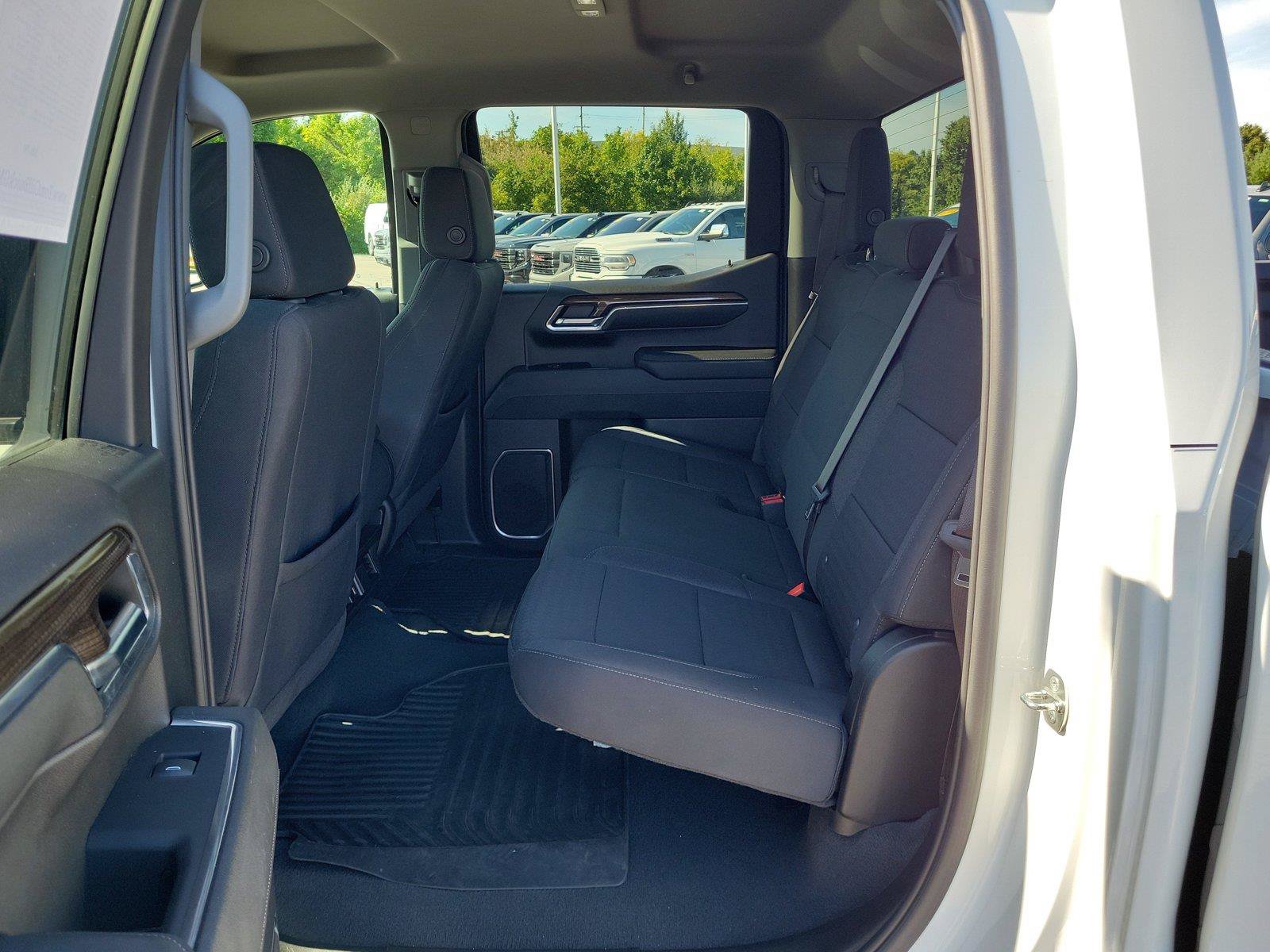 Used 2023 Chevrolet Silverado 1500 LT AWD/4WD image 11