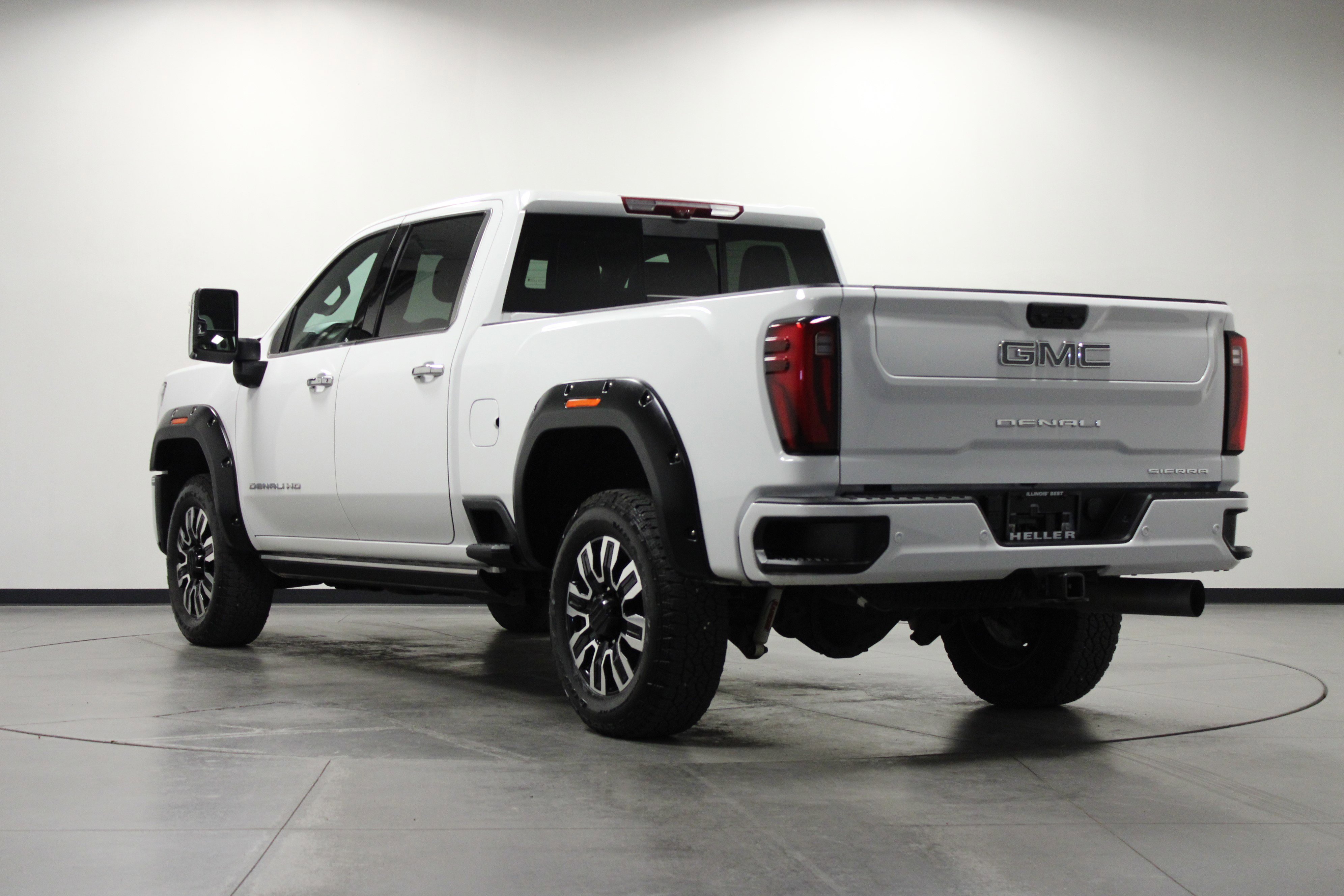 Used 2024 GMC Sierra 2500 Denali Ultimate image 6