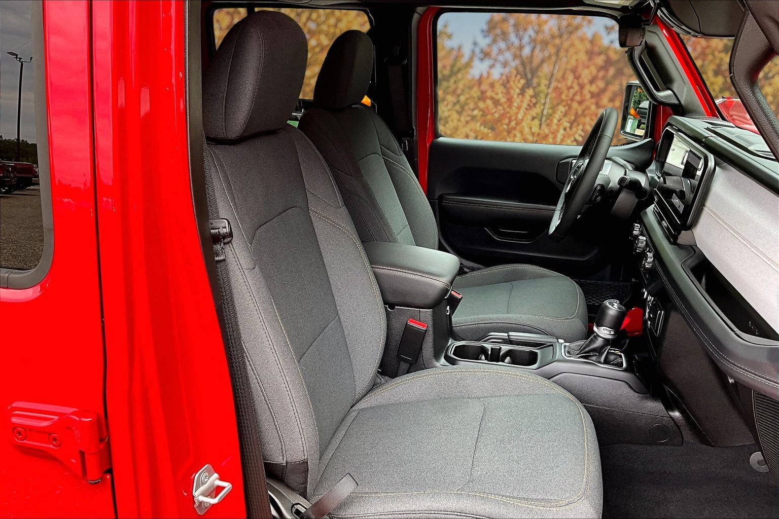 Used 2025 Jeep Wrangler Unlimited Sahara AWD/4WD image 9