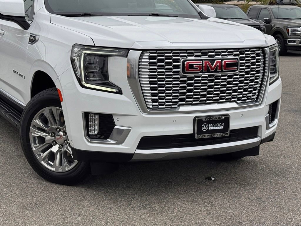 Used 2023 GMC Yukon XL Denali w/ Advanced Technology Package AWD/4WD image 3