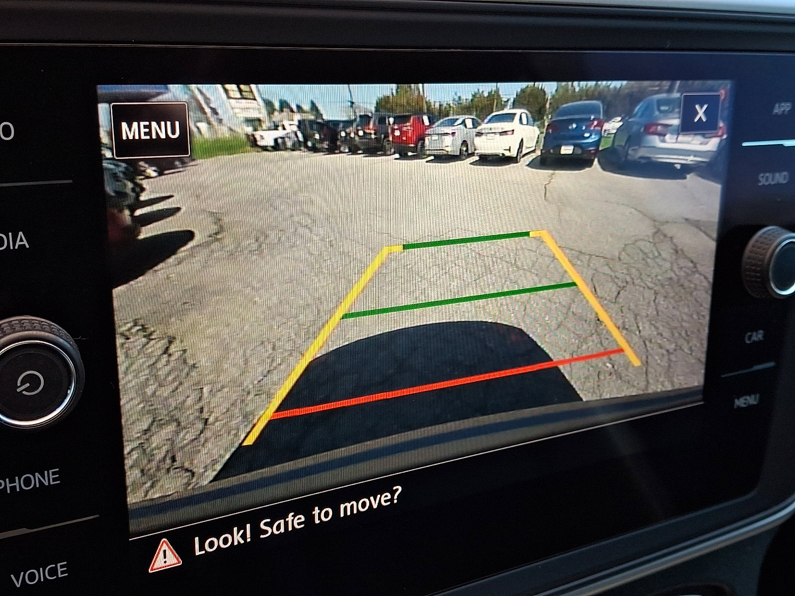 Used 2020 Volkswagen Atlas Cross Sport SE w/ Towing Package image 17