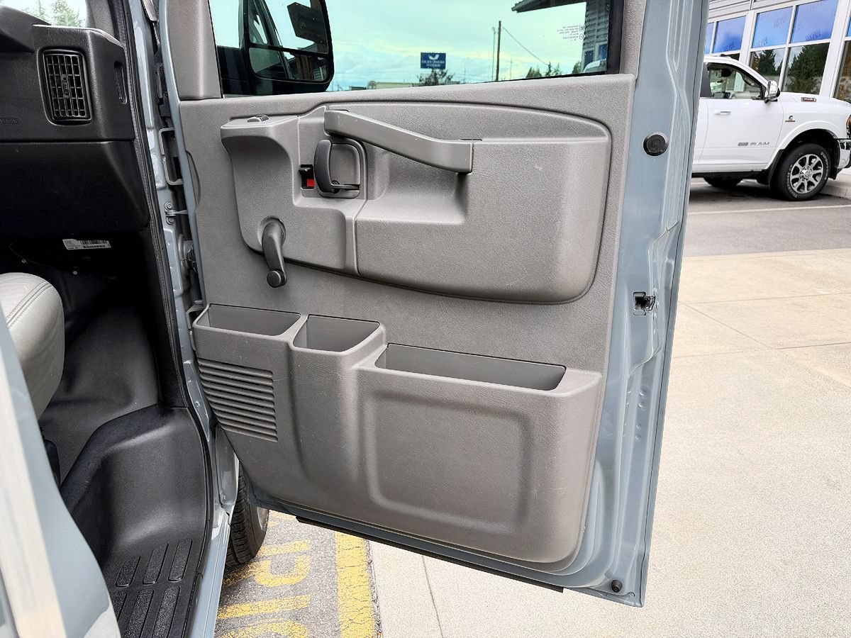 Used 2019 GMC Savana 3500 w/ Driver Convenience Package RWD image 34