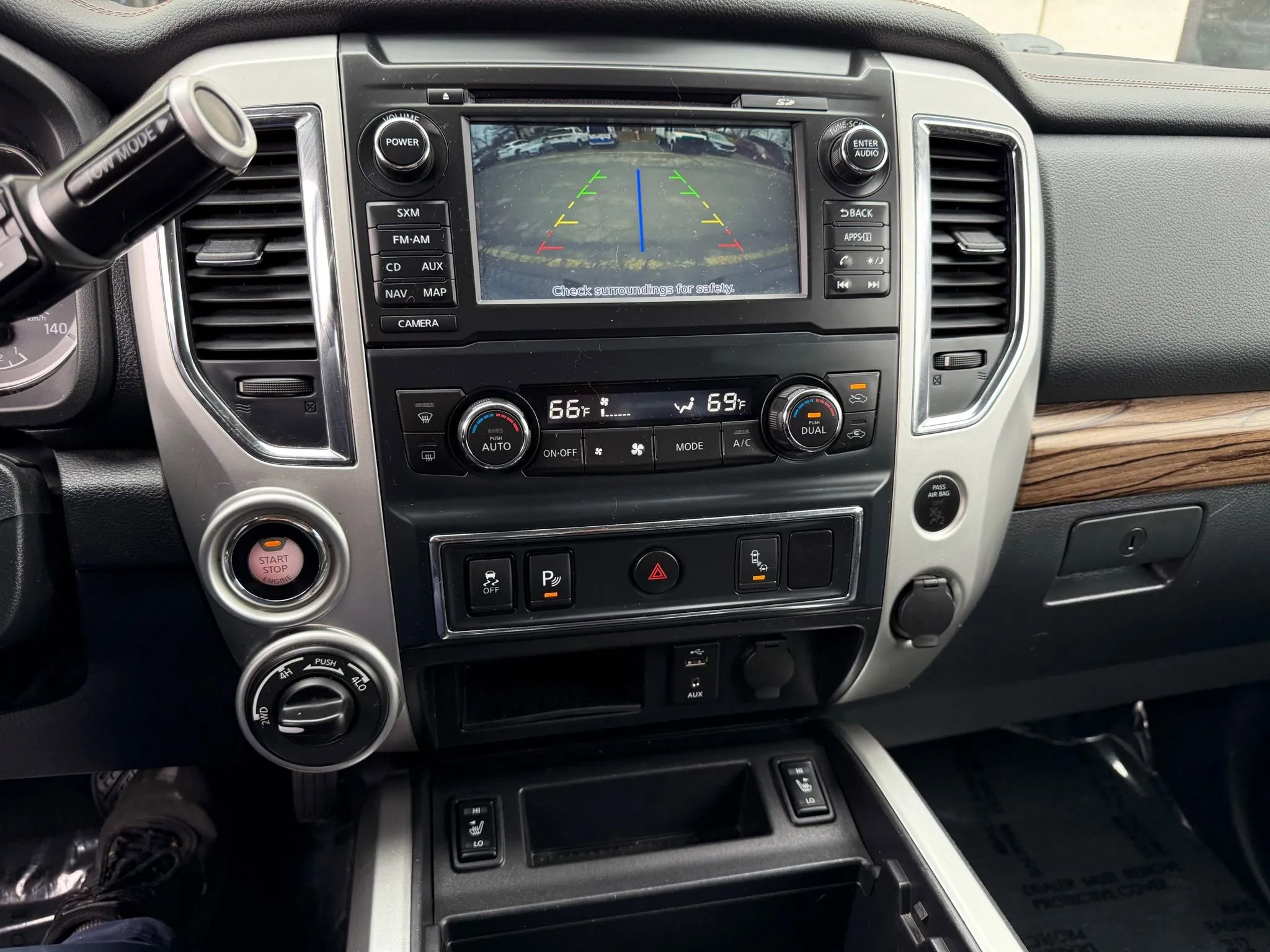 Used 2017 Nissan Titan SL image 17