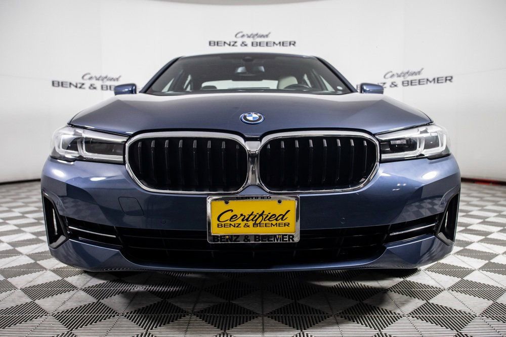 Used 2023 BMW 530e w/ Premium Package image 9