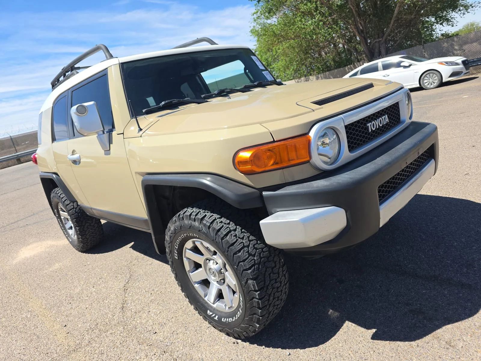 Used 2014 Toyota FJ Cruiser 4WD w/ Convenience Package image 1