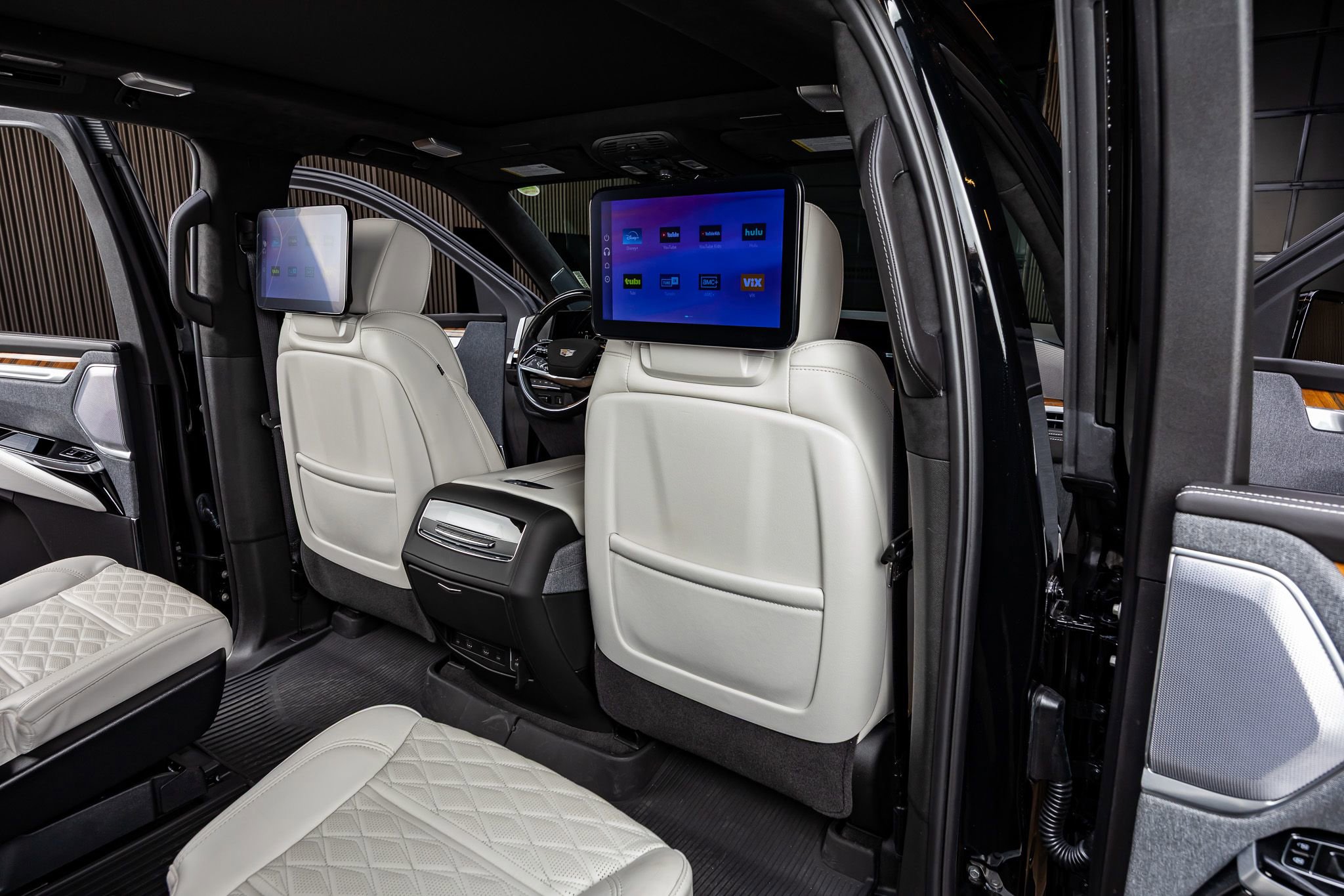 Used 2025 Cadillac Escalade ESV Sport Platinum w/ LPO, ONYX Package image 31