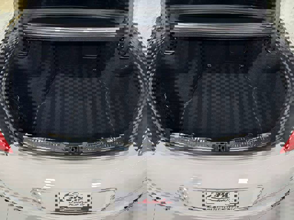 Used 2022 Bentley Flying Spur Plug-In Hybrid image 40