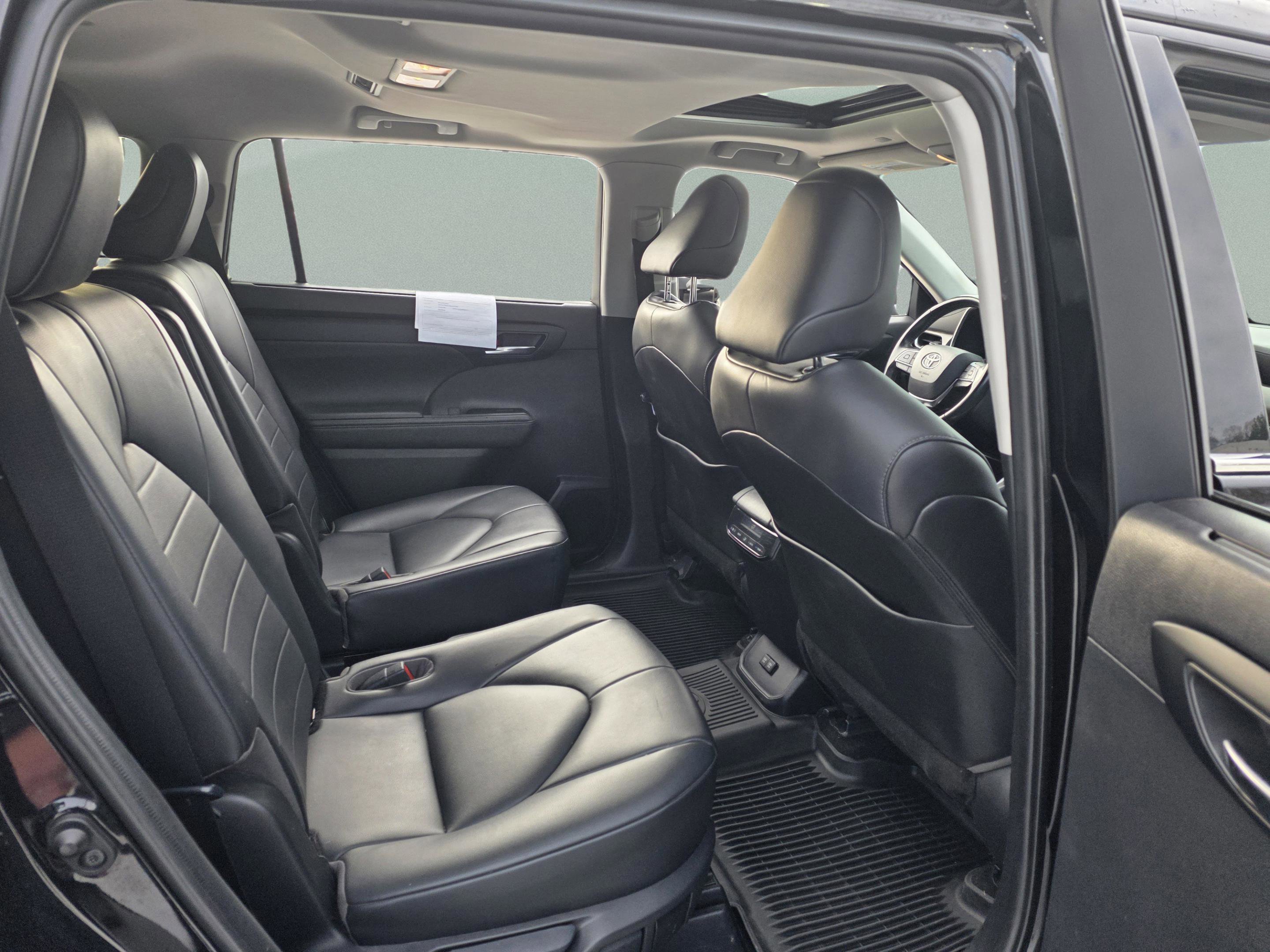 Used 2020 Toyota Highlander XLE image 25