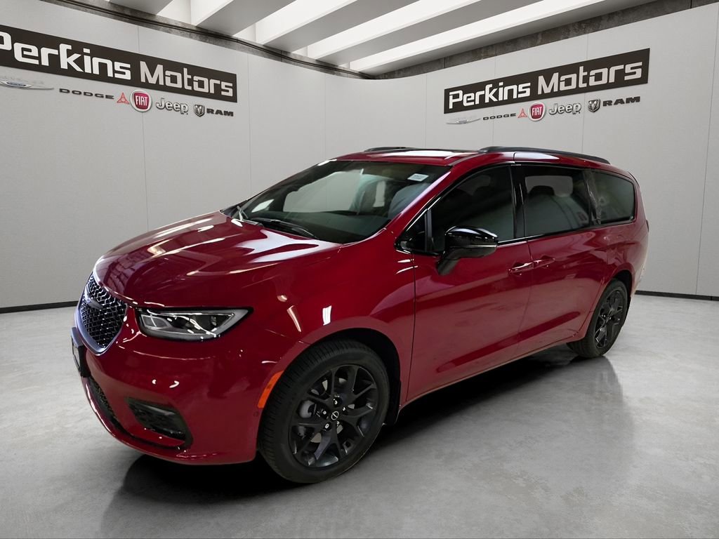 New 2026 Chrysler Pacifica Limited image 1