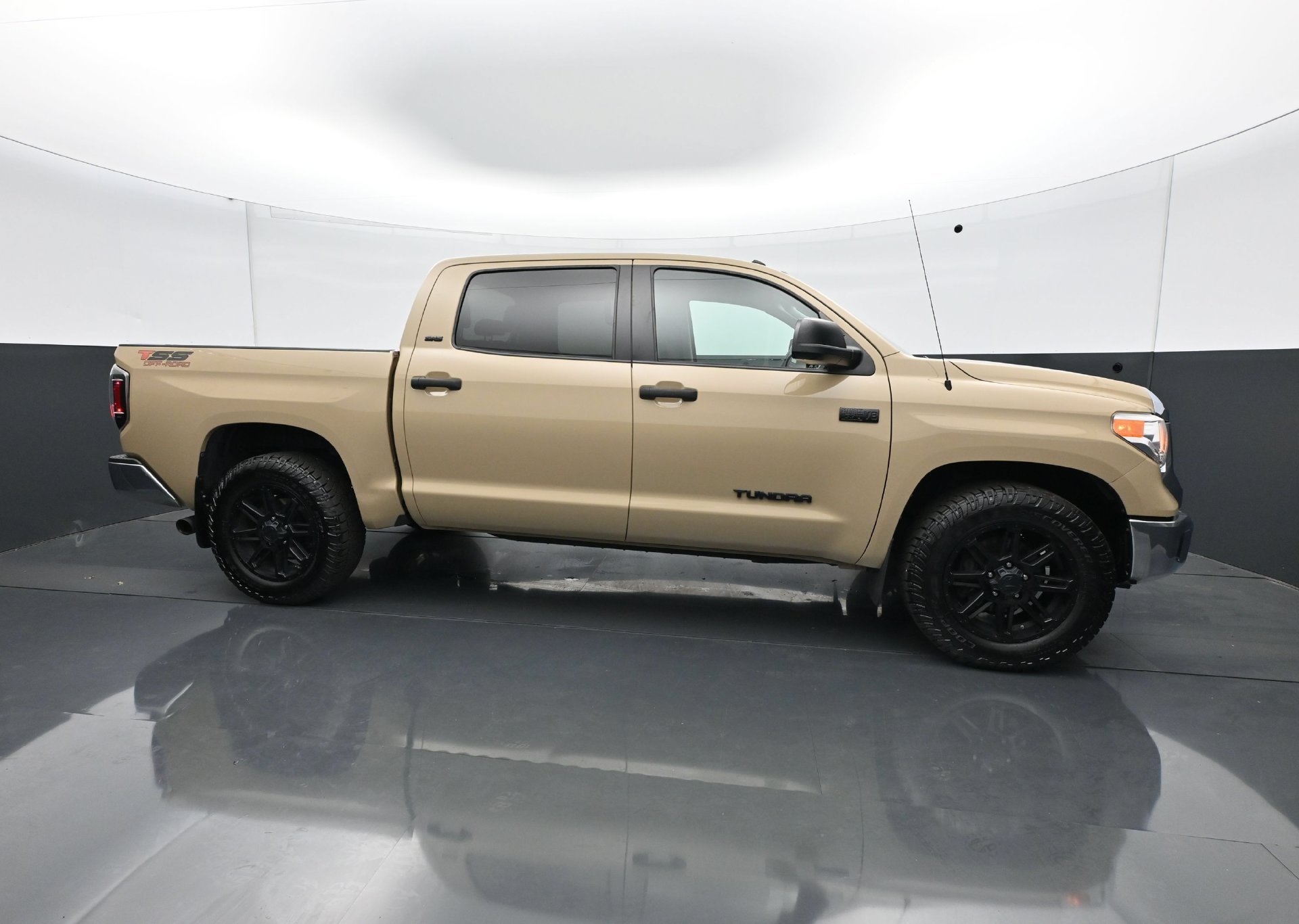 Used 2017 Toyota Tundra SR5 w/ SR5 Upgrade Package RWD image 8