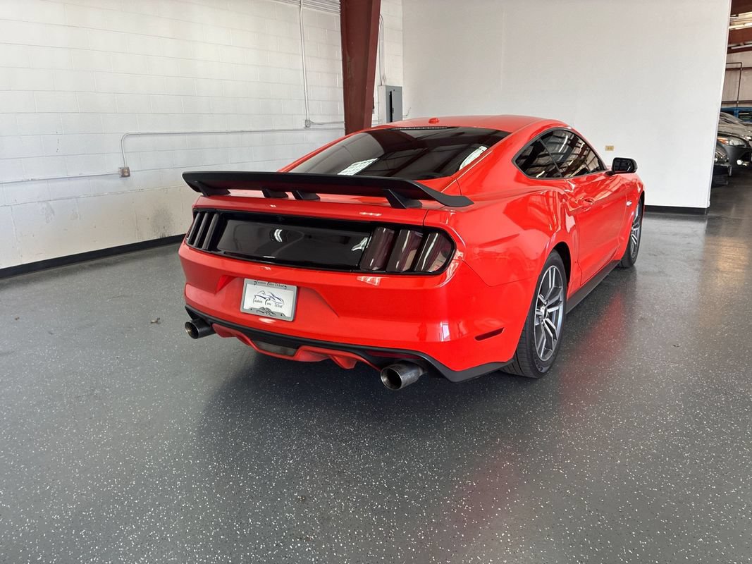 Used 2015 Ford Mustang GT RWD image 4