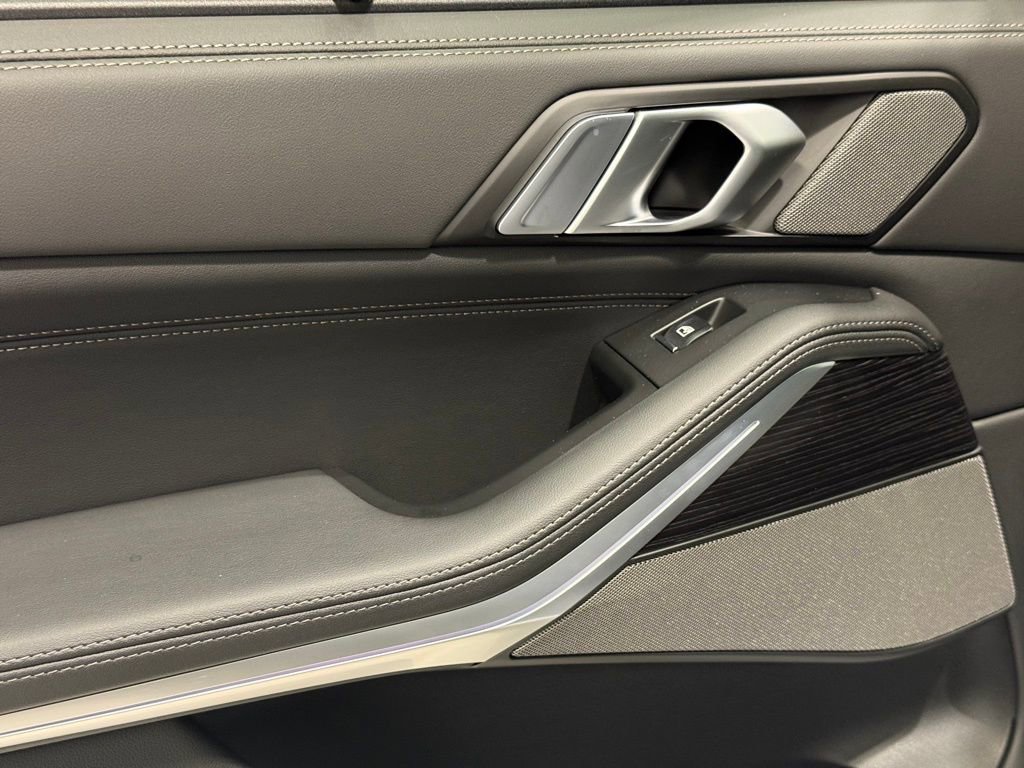 Used 2025 BMW X5 xDrive40i w/ Executive Package image 21