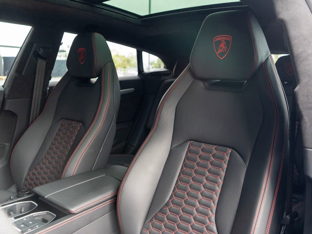 Used 2021 Lamborghini Urus image 4