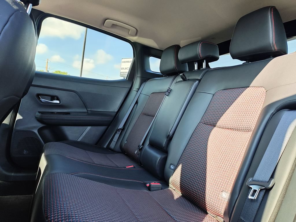 Used 2025 Nissan Kicks SR AWD/4WD image 16